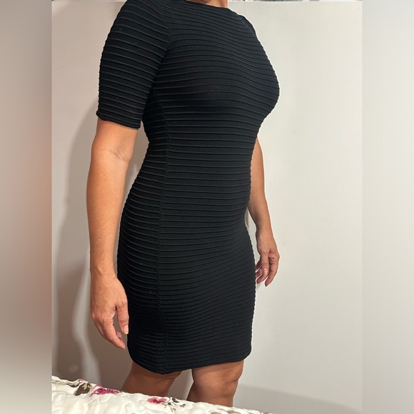 Small Black Gucci Short Sleeve Dress - Picture 5 of 5